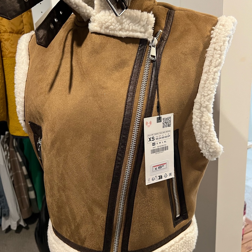 Zara Cropped double faced vest - XS